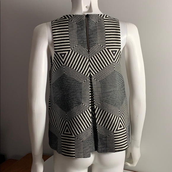Gorgeous Geometric Tank Top - Picture 2 of 10